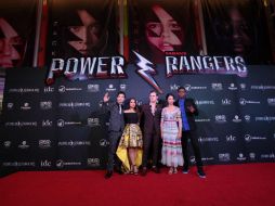 Naomi Scott, Becky G, RJ Cyler, Ludi Lin y Dacre Montgomery acuden a la premier de la película en la Ciudad de México. EFE / S. Gutiérrez