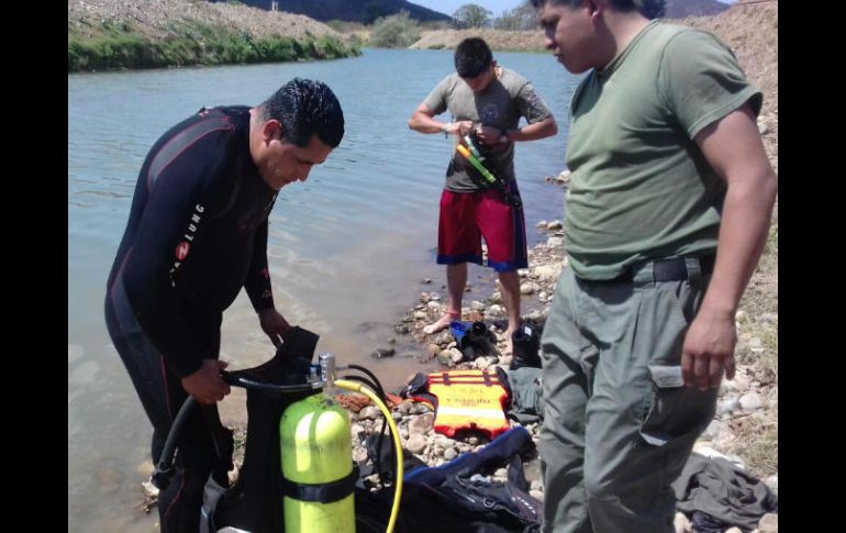 A las 13:33 horas se realizó la primera inmersión por parte del equipo de búsqueda. ESPECIAL / Protección Civil Jalisco