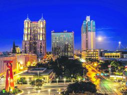 Las brillantes siluetas de edificios, parte del paisaje urbano que ofrece la urbe a todos sus visitantes. ESPECIAL / VISIT SAN ANTONIO