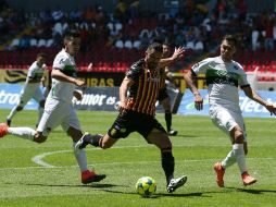Ismael Valadez marca su segundo gol del partido al minuto 65, definiendo con fuerza y control. EL INFORMADOR / R. Tamayo