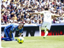 Silvio Romero anota el primer tanto azulcrema. SUN / A. Salinas