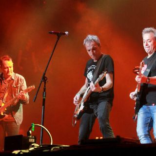 Los Hombres G se la pasan bien en el Vive Latino