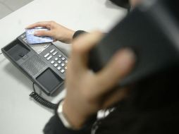 Las personas mayores de 45 años difícilmente se desapegan a su línea telefónica fija. EL INFORMADOR / ARCHIVO