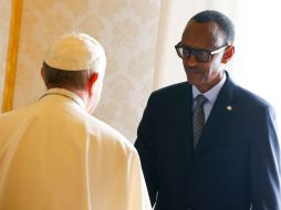 Francisco recibe al presidente de Ruanda, Paul Kagame, este lunes y le implora perdón. AFP / T. Gentile