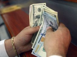 El billete verde se ofrece este lunes feriado en un máximo de 19.70 pesos y se adquiere en un mínimo de 18.20 pesos. EL INFORMADOR / ARCHIVO