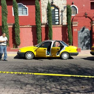 Abandonan cadáver en cajuela de taxi en Tlaquepaque