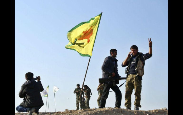 Miembros de las YPG. Pese a las negativas, Rusia reconoció tener destacamentos en regiones controladas por los kurdos-sirios. EFE / ARCHIVO