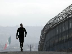 Senadores aseguran que no hay evidencias de que un muro con México es necesario pues la frontera está vallada. AP / ARCHIVO
