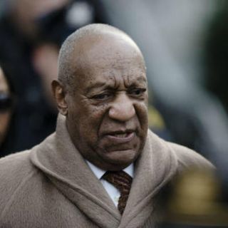 Cosby quiere revisión de jurado para buscar imparcialidad