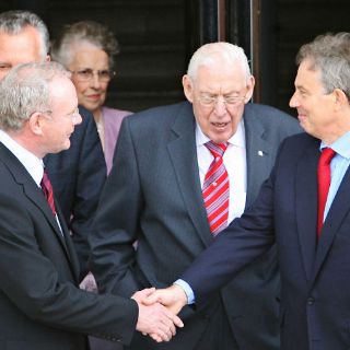 Sin McGuinness, la paz no hubiera llegado a Irlanda: Tony Blair