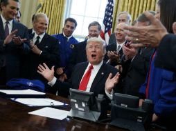 Trump advirtió a los legisladores que corrían el riesgo de perder la mayoría en el Congreso si votaban en contra de su reforma. AP / E. Vucci