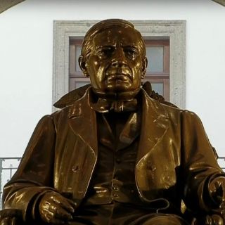 Peña preside ceremonia por aniversario del natalicio de Juárez