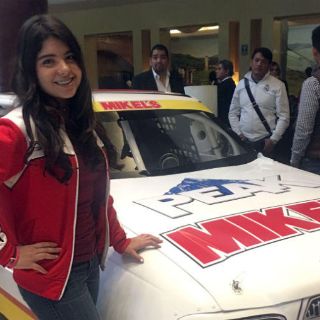 Mujer piloto de 14 años participará en Nascar Peak México Series