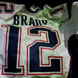 EU cancela visa a periodista que robó jersey de Brady