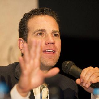 Amaga Fausto Vallejo con demandar a Loret de Mola