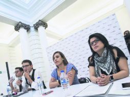 Presentación. El director Mauricio Cedeño, con el micrófono en la mano, durante el anuncio de la obra. ESPECIAL / CULTURA UDG