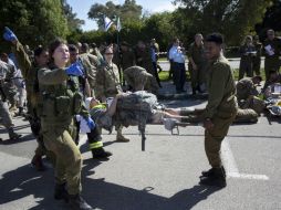 El lesionado fue trasladado al hospital de Abu Yousef al Najar. AP / S. Scheiner