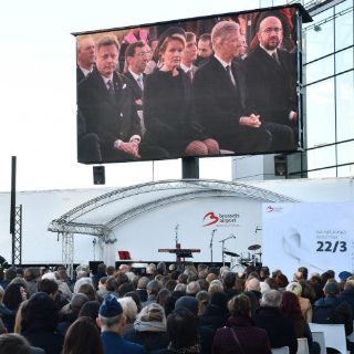 Inician homenajes en Bruselas con minuto de silencio en aeropuerto