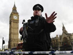 El lugar permanece cercado mientras los heridos son atendidos y se investiga el atentado. EFE / A. Ryan