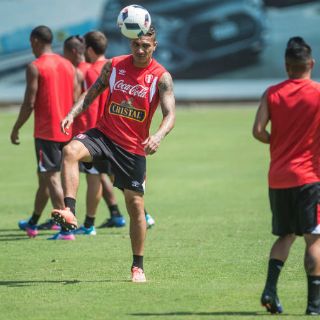 Perú busca mantenerse con vida ante Venezuela