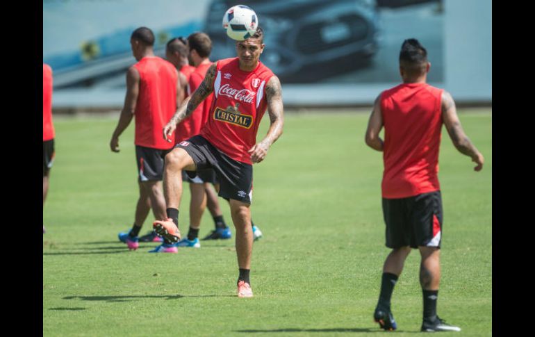 Perú, dirigido por Ricardo Gareca, está a cinco puntos de la zona de repechaje en la eliminatoria sudamericana. AFP / E. Benavides