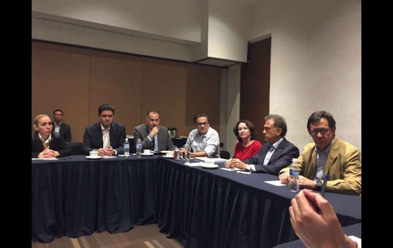 Campa Cifrián y Yunes Linares analizaron y evaluaron los avances para identificar los cuerpos localizados. TWITTER / @1campa