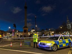 Un hombre lanzó su vehículo contra la gente que caminaba por el puente de Westminster. AFP / Joel Ford