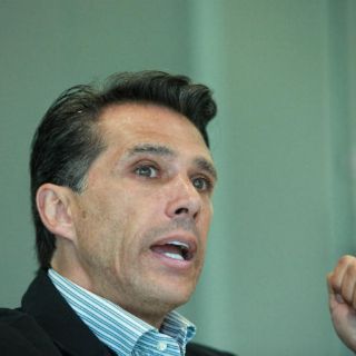 Sergio Mayer aclara que sí cantaba y no vio excesos en Garibaldi