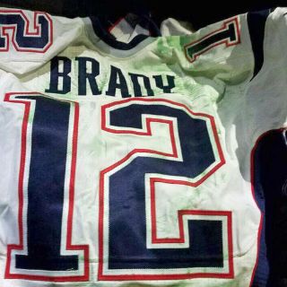 Números de serie ayudarían a autenticar jersey de Tom Brady