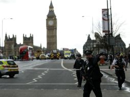 Momentos después del ataque, el Puente de Westminster fue rodeado por policías y ambulancias para atender a los heridos. AP / M. Dunham