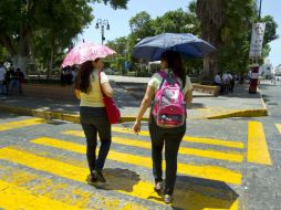 Recomiendan a la población protegerse del sol y beber abundantes líquidos. NTX / ARCHIVO