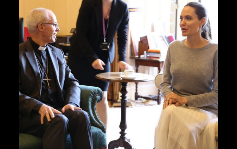 El arzobispo escribió que 'el papel de Jolie como embajadora de la ONU en temas de refugiados ha sido extraordinario'. TWITTER / @JustinWelby