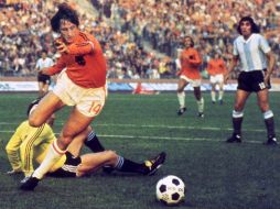 Fue un raro caso de hombre de futbol que logró brillar tanto en la cancha como desde el banquillo. AFP / ARCHIVO