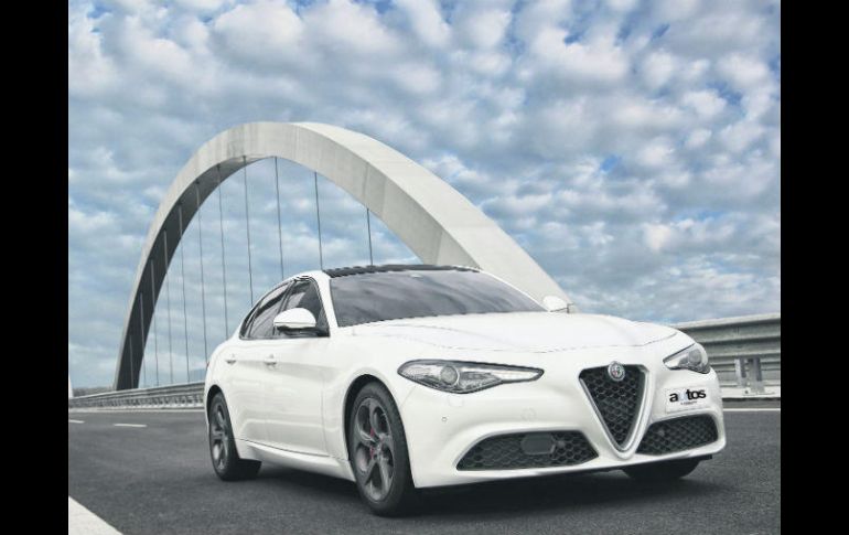 La pantalla está bien ubicada, tiene 8.8 pulgadas, magnífica resolución y cuenta con Apple Carplay y Android Auto. ESPECIAL /