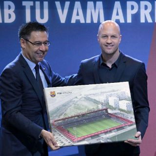 Barcelona dedicará estadio a Johan Cruyff