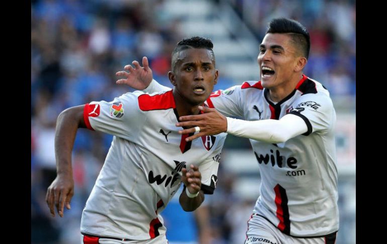 Martínez (I) no ve acción en el partido de su Selección contra Paraguay, jugado el pasado jueves. EFE / ARCHIVO