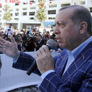 Firma de Flynn examinó expulsión de clérigo turco: Ex jefe de CIA