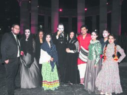 La compañía de actores Teatro Tradiciones Mexicanas son tus anfitriones, ellos se disfrazan de diferentes personajes. EL INFORMADOR / F. González