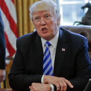 Trump culpa a radicales republicanos del fracaso de su reforma sanitaria