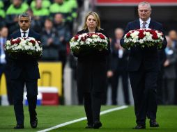 Policías armados patrullaron el perímetro del estadio, como hicieron en el amistoso contra Francia en noviembre de 2015. AFP / G. Kirk