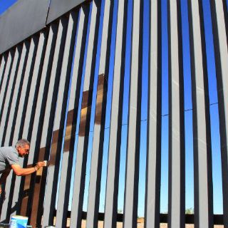 Mexicanos que busquen construir muro son traidores: Iglesia