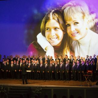 Rinden homenaje a Debbie Reynolds y Carrie Fisher en Hollywood