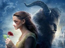 En el póster aparecen los personajes principales de la 'Bella y la Bestia' con marcas de golpes en la cara. FACEBOOK / @policia.ecuador