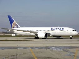 La compañía aérea United Airlines se vio envuelta en una polémica en las redes sociales. AP / ARCHIVO