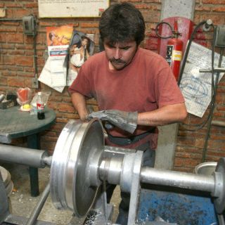 Industriales plantean 'pacto social' por entorno económico