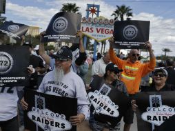 El equipo seguirá dos años más en Oakland, cuando se acabe de construir el nuevo estadio en Las Vegas. AP / J. Locher