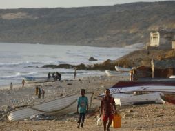 Denuncian que la gente tiene que viajar hasta tres veces más tiempo sólo para obtener agua para su familia. EFE / D. Kurokawa