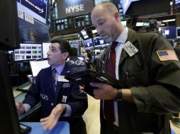 El selectivo S&P 500 bajó un 0.09% hasta dos mil 339.53 enteros y el índice compuesto del mercado Nasdaq bajó un 0.11 por ciento. AP / R. Drew