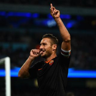 Francesco Totti cumple 24 años de carrera profesional