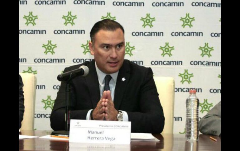 El presidente de la Concamin, Manuel Herrea Vega, pide al gobierno presentar y aprobar la ley General de Mejora Regulatoria. TWITTER / @CONCAMIN
